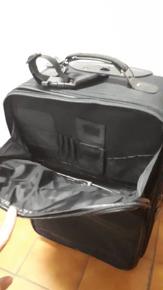 Maleta de viaje negra