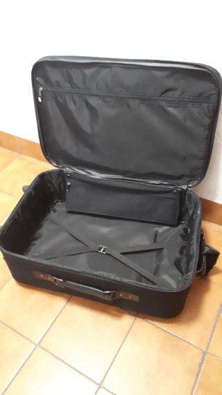 Maleta de viaje negra