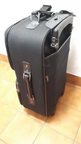 Maleta de viaje negra