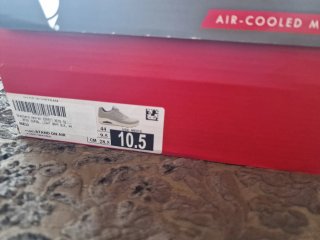 Zapatillas Skechers grises y blancas