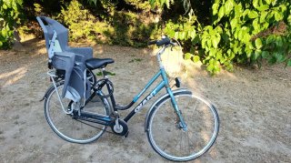 Bicicleta Giant con silla para niño