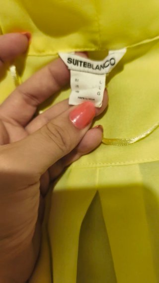 Conjunto Camisa Escotada y Falda