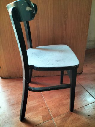 18 Sillas de madera negras y blancas