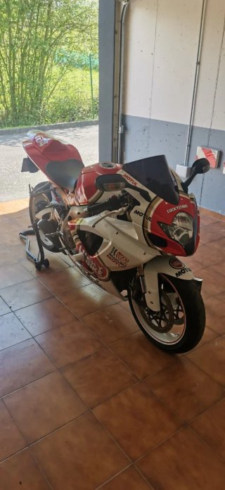Suzuki GSX-R 600 Roja y Blanca