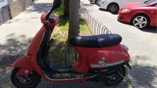 Vespa Roja,