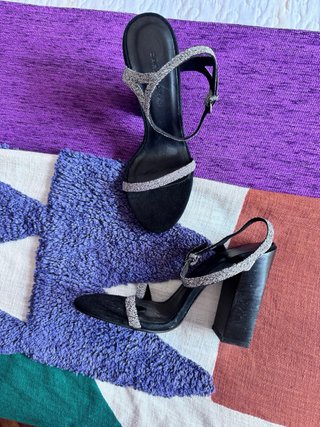 Sandalias fiesta negras y plateadas T37