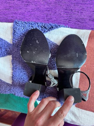 Sandalias fiesta negras y plateadas T37