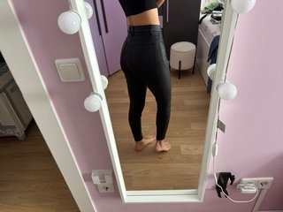 Pantalones pitillo efecto piel Stradivarius