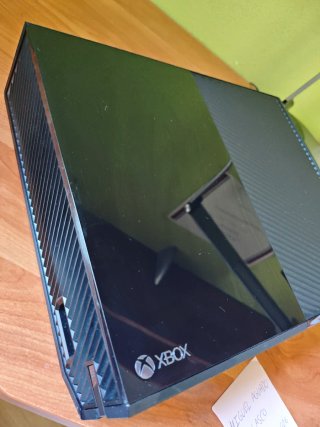 Xbox One 500GB + Controller + 6 Giochi