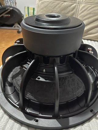 Subwoofer GK 15 Negro y Amarillo