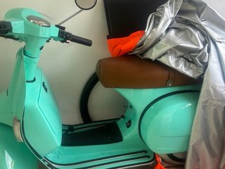 Vespa Scooter Deluxe 125 verde menta con 890 km