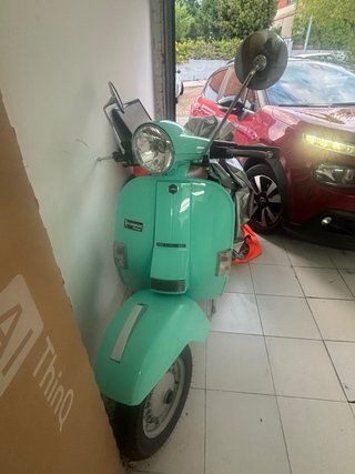 Vespa Scooter Deluxe 125 verde menta con 890 km