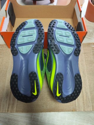 Nike Vomero 18 Verde y Amarillo