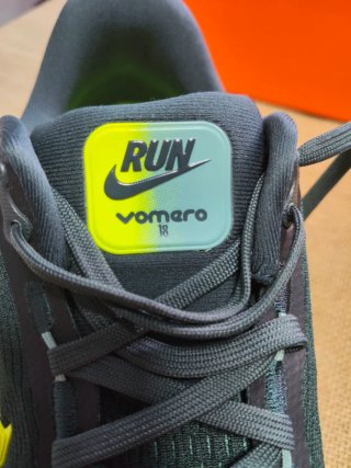 Nike Vomero 18 Verde y Amarillo