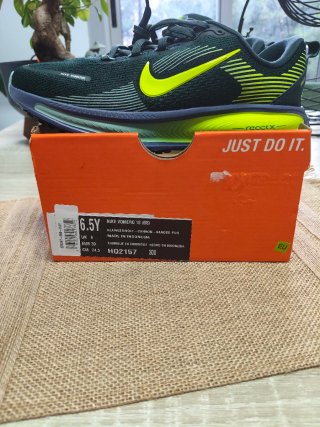 Nike Vomero 18 Verde y Amarillo