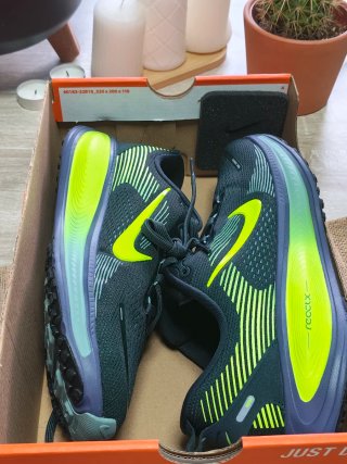 Nike Vomero 18 Verde y Amarillo
