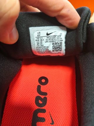 Nike Vomero 18 Negro/Rojo