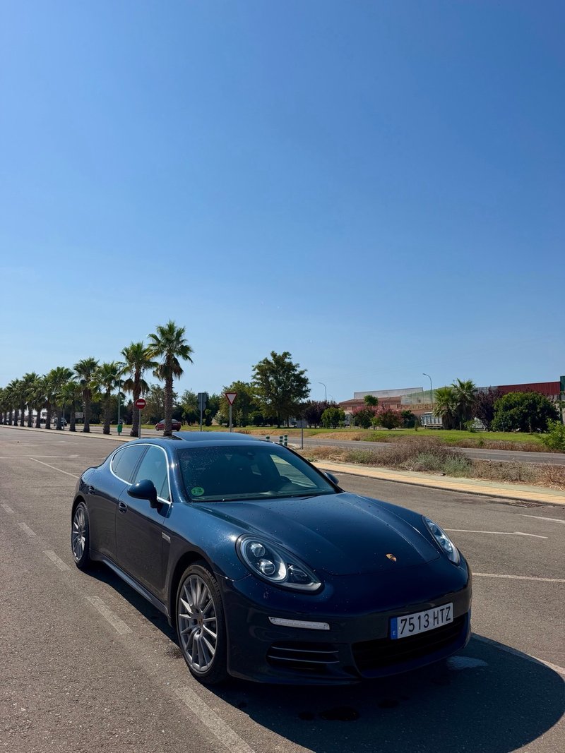 Porsche Panamera 4s - foto 1
