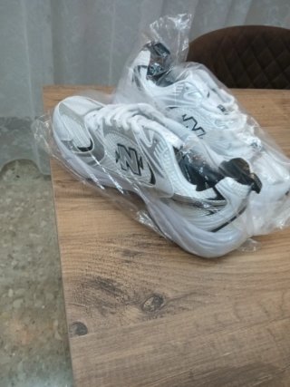 Zapatillas  Blancas y Plateadas Talla40