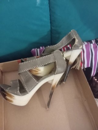 Sandalias de fiesta doradas y plateadas