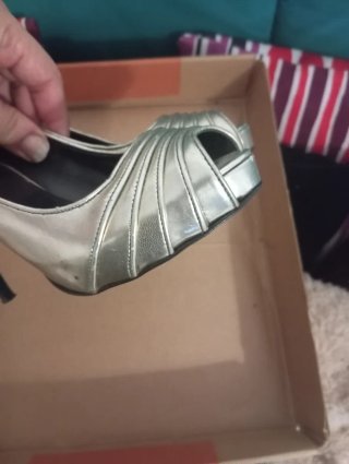 Sandalias de fiesta doradas y plateadas