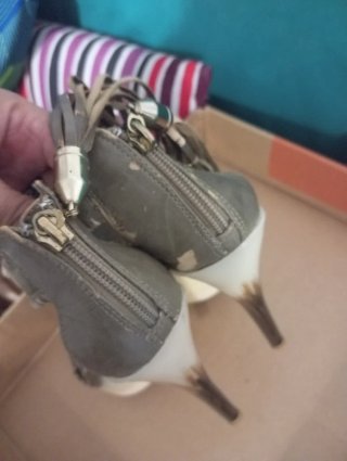 Sandalias de fiesta doradas y plateadas