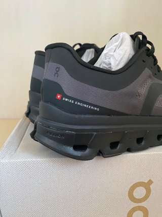 On Running Cloud Flow Talla 43 Negro/Gris