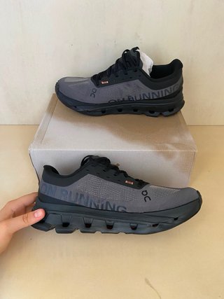 On Running Cloud Flow Talla 43 Negro/Gris