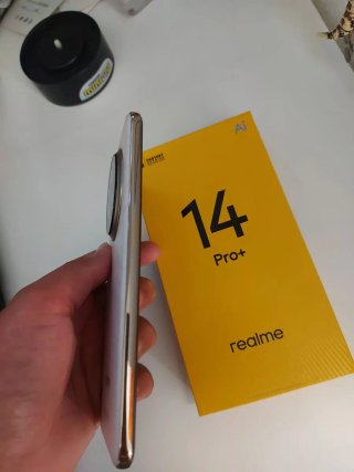 Realme 14 Pro+ Bianco e Dorato