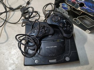 Sega Saturn originale con scatola e controller