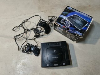 Sega Saturn originale con scatola e controller