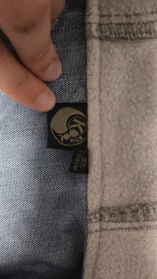 Chaqueta vaquera con capucha gris