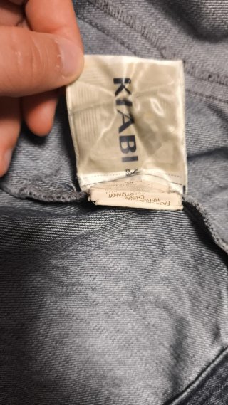 Chaqueta vaquera con capucha gris