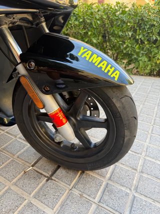 Yamaha Jog RR Negra y Amarilla