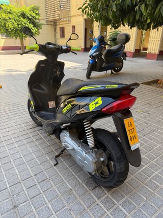 Yamaha Jog RR Negra y Amarilla