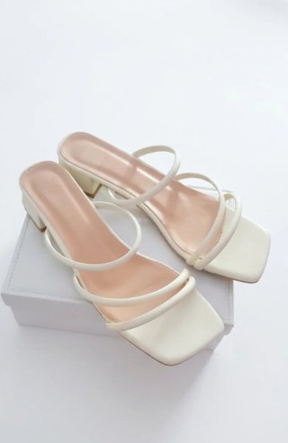 Sandalias tacón bajo tiras crema