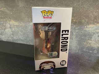 Elrond #635 firmado Hugo Weaving – Hot Topic