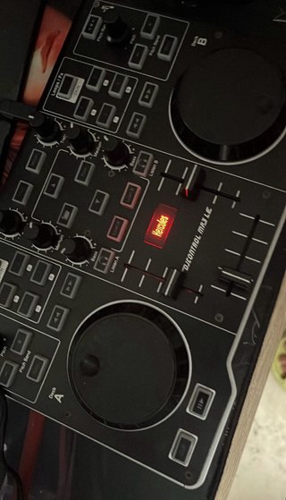 Hercules DJControl MP3 LE Incluida:CABLES,DISCO