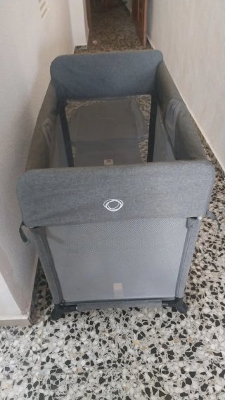 Cuna de viaje plegable gris