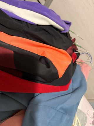 Ropa de colores varios