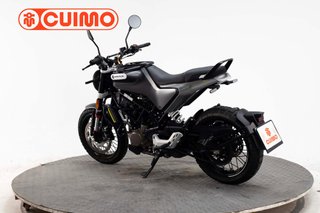 HUSQVARNA SVARTPILEN 125