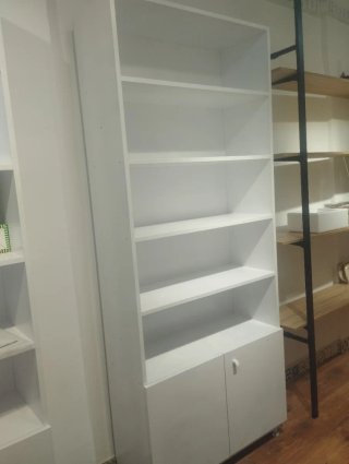 Estantería blanca 4 baldas con puertas