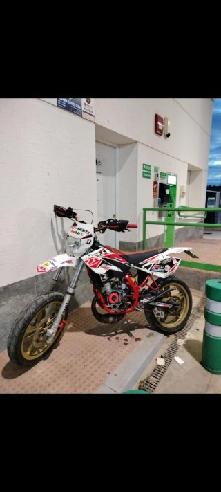 Beta RRT Supermotard Roja y Blanca