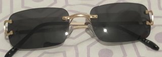 Gafas de sol sin montura doradas y negras