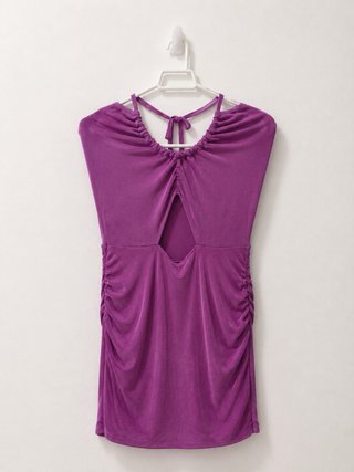 Vestido de fiesta color morado cruzado por pecho