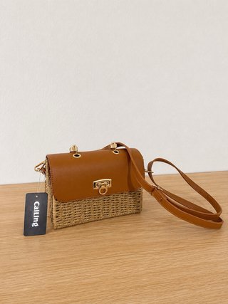 Bolso pequeño de mimbre y piel