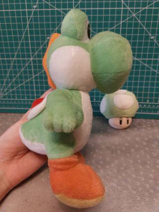 Peluche di Yoshi + Fungo verde, Nintendo