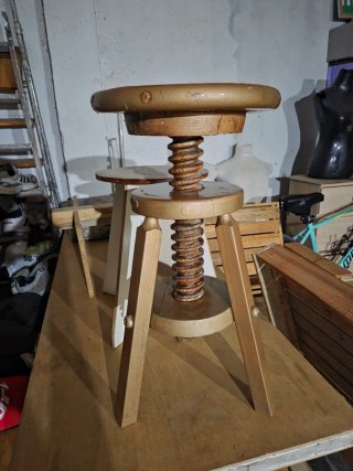 Taburete madera RAW altura regulable