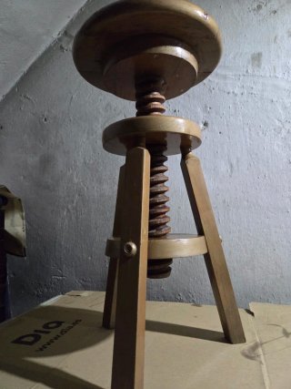 Taburete madera RAW altura regulable