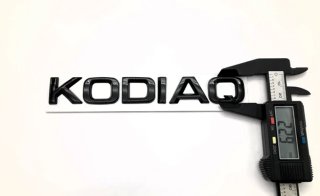 EMBLEMA LOGO TRASERO NEGRO KODIAQ SKODA 2656